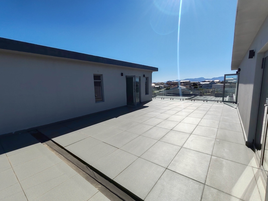 7 Bedroom Property for Sale in Perlemoenbaai Western Cape